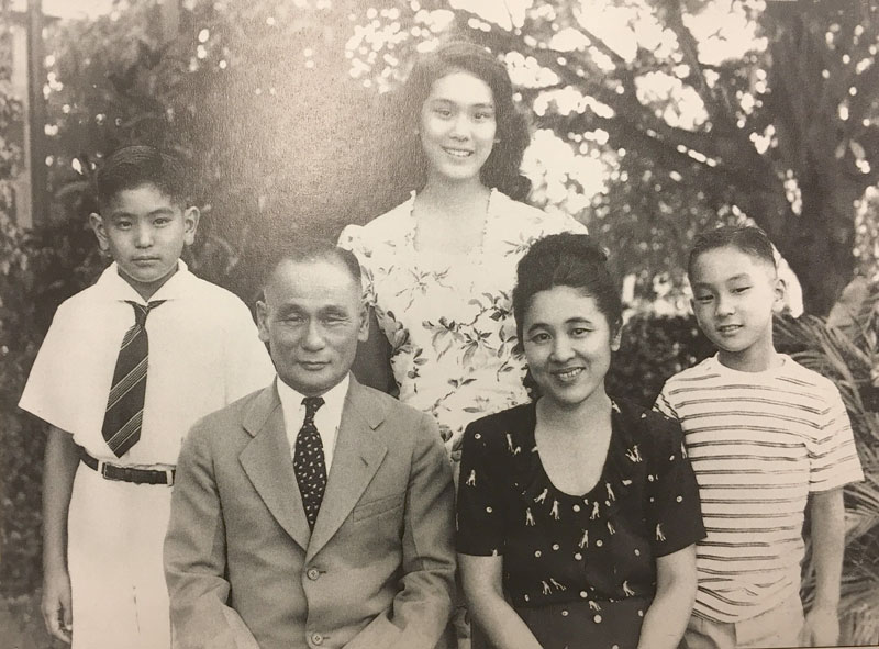 Family portrait circa 1945 (L-R) Lionel, Masayuki, Marjorie, Harue and Franklin