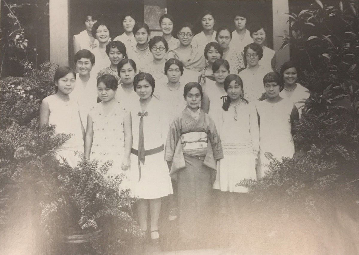 Miss Sumi Ikeda (front) dressed in kimono