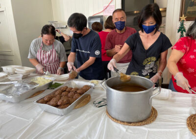 Makiki-Christian-Church-Keauhou-Dinner-Prep-2024-Serving-Food